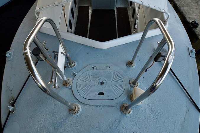 50 WILLARD 1979 BOW DECK