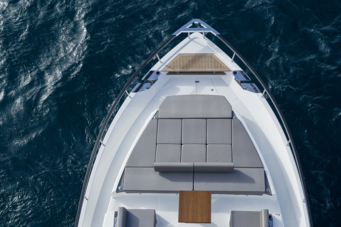 8_82ft Astondoa AS8 Flybridge SO SO NICE