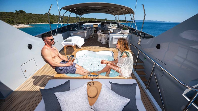 ANAVI Sundeck Jacuzzi