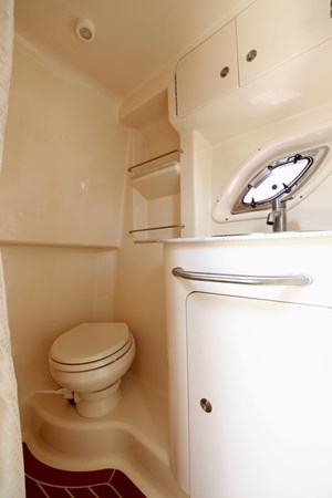 330-SUNDANCER-SEA-RAY-2014-YACHTSBLUE-HEAD