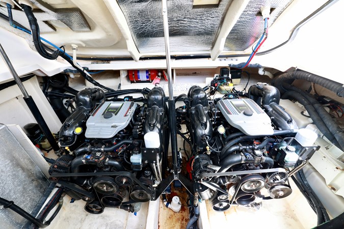 330-SUNDANCER-SEA-RAY-2014-YACHTSBLUE-MAIN-ENGINES