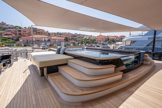 Loon 221' - Main Deck Aft Pool, Lounge Area and Sunshades
