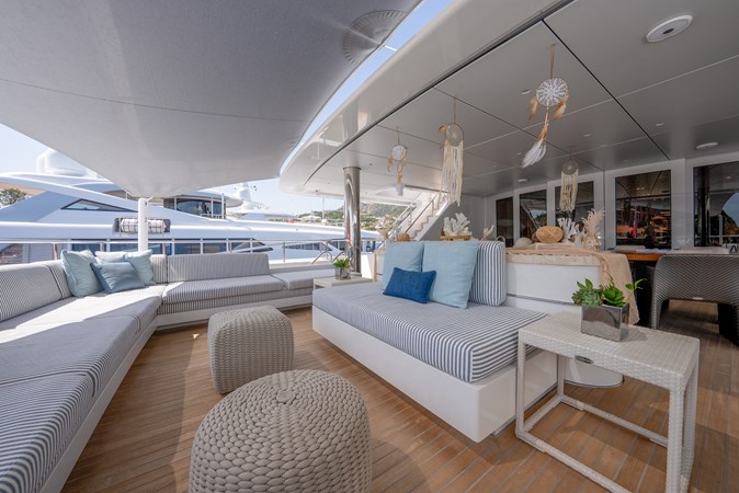 Loon 221' - Skylounge Deck Lounge Area