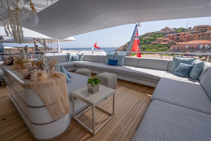 Loon 221' - Skylounge Deck Lounge Area