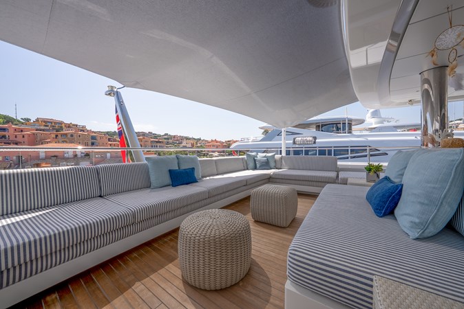 Loon 221' - Skylounge Deck Lounge Area