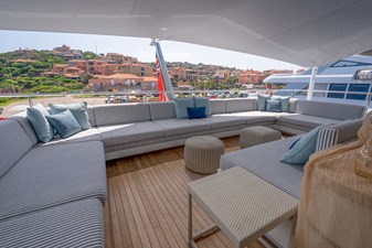 Loon 221' - Skylounge Deck Lounge Area