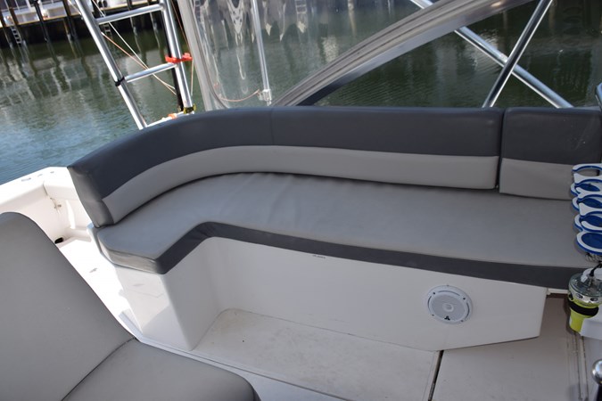 Helm deck lounge seat