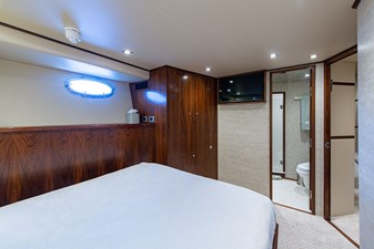 Port Guest Cabin Looking Forward