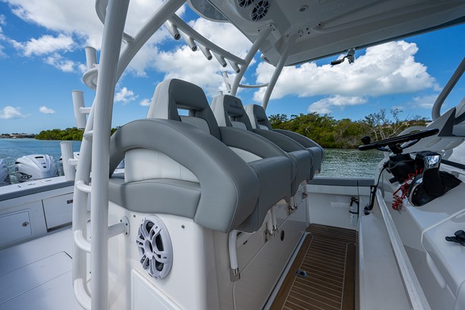 41_regulator_dog_house_ii_helm_6