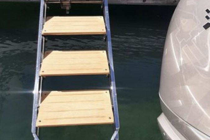 CANADOS GLADIATOR 493 OUTBOARD_24