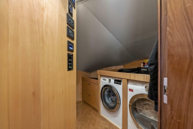 2018 Viking 80 Skybridge 'Team Mayhem'