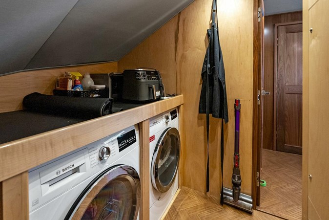 2018 Viking 80 Skybridge 'Team Mayhem'