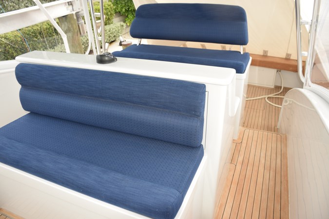 Forward lounge and helm bench