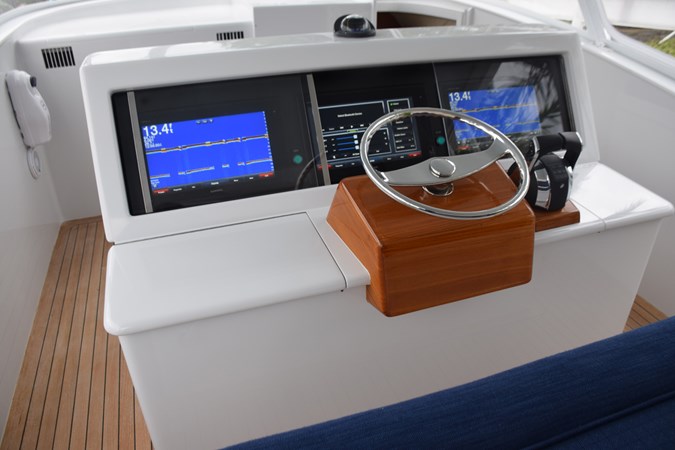 Centerline helm console