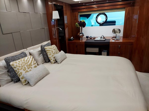 Master cabin bed 1