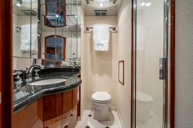 Queen Stateroom Bath