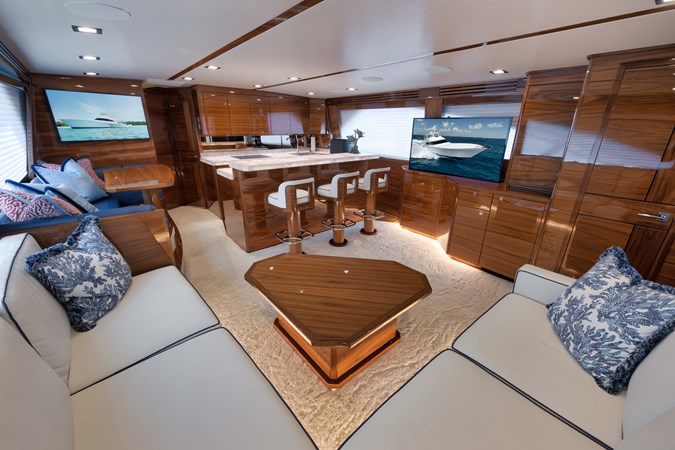 2024 Viking 68 Convertible- GYS TRADE- Salon