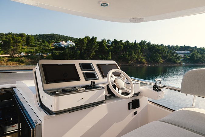 Tamusia steering position on sundeck