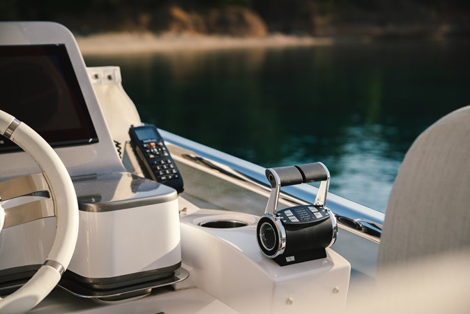 Tamusia engine controls on flybridge