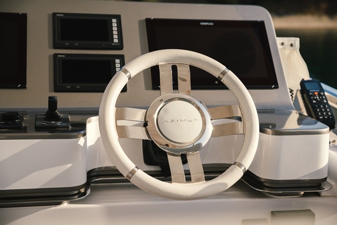 Tamusia steering position on the flybridge