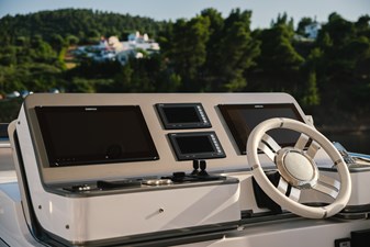 Tamusia steering position on the sundeck