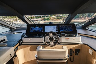 Tamusia lower deck steering position