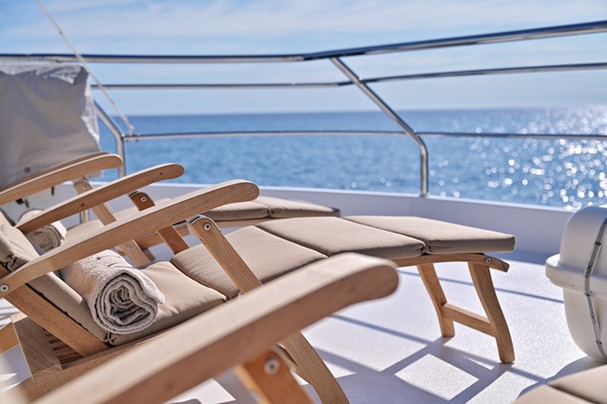 CLARITY sun deck loungers