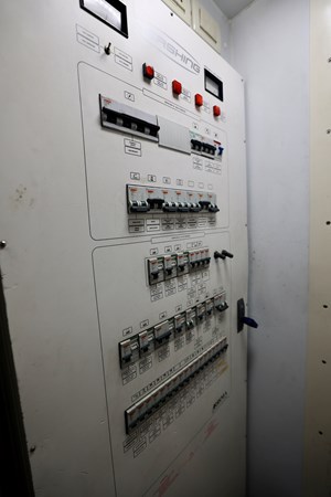 72 PERSHING 2009 MAIN ELECTRICAL PANEL
