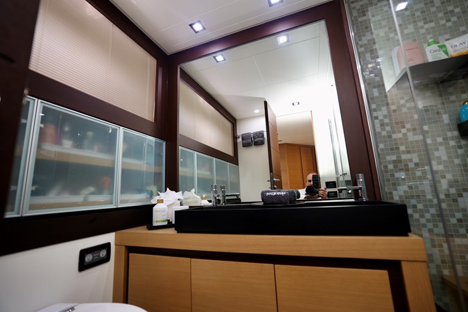 72 PERSHING 2009 MASTER HEAD