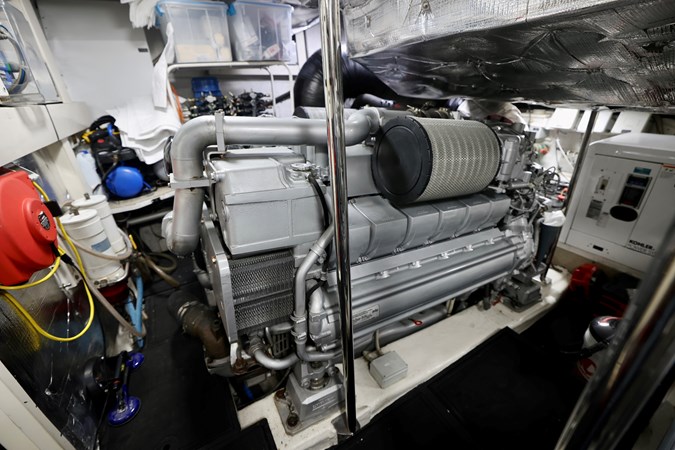 72 PERSHING 2009 STARBOARD ENGINE