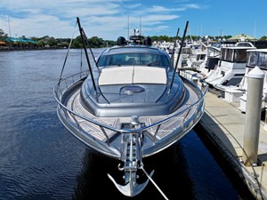 72 PERSHING 2009 BOW PROFILE