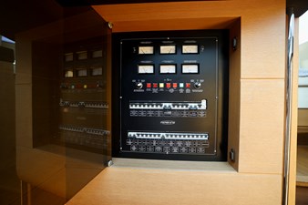 72 PERSHING 2009 ELECTRICAL PANEL