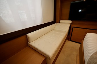 72 PERSHING 2009 MASTER CABIN 2
