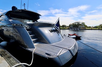 72 PERSHING 2009 STERN