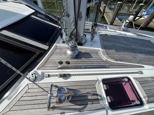 Stb side electric halyard winch