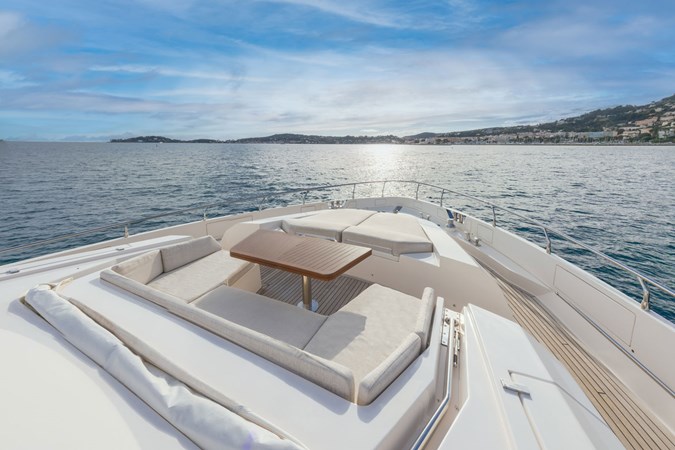 CECILOU-CECILOU 27m Cayman Yacht For Sale Bow Seating