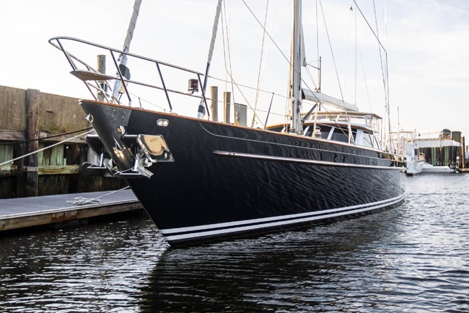 22. View of bow profile.