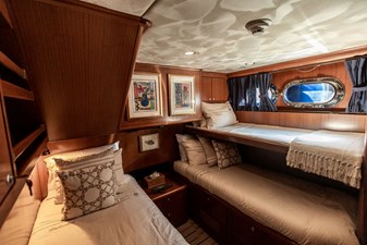 45. Starboard guest cabin.