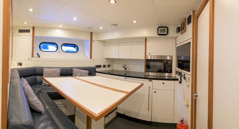 Yacht SUNSEEKER M5 2013 -45