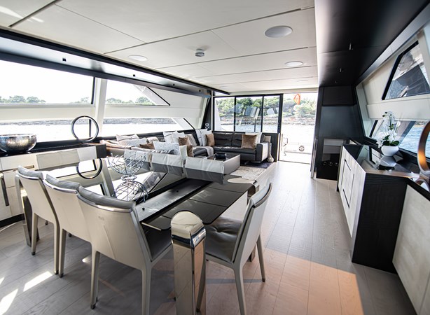 2021 Pershing 9X - Magic of Ayr - Saloon