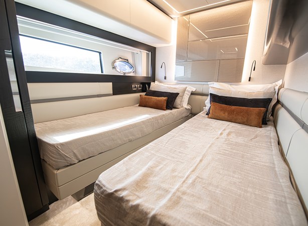 2021 Pershing 9X - Magic of Ayr - Starboard Guest Cabin