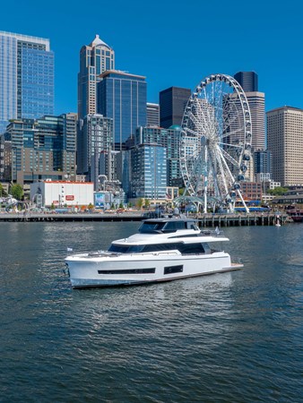 Horizon V68-Hull 12 sitting in front of downtown Seattle.