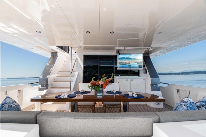 Horizon V68-Hull 12 aft deck seating with TV.