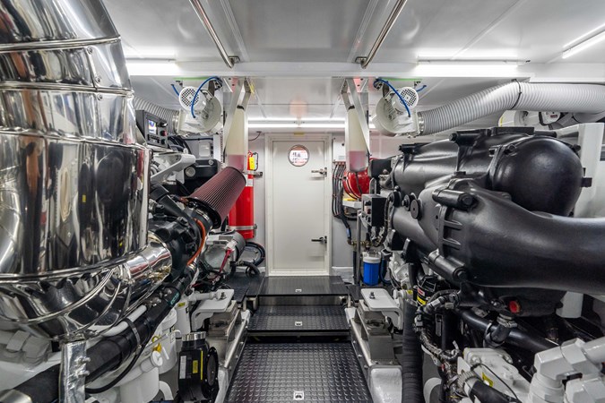 Horizon V68-Hull 12 engine room.
