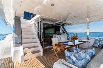 Horizon V68-Hull 12 aft deck seating.