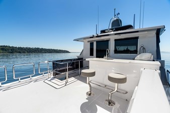 Horizon V68-Hull 12 boat deck with bar.