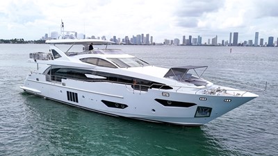 95' Azimut _ Drone-5