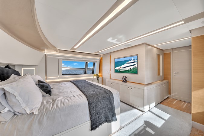 92' Ferretti Custom Yacht _D'Vinci_-18