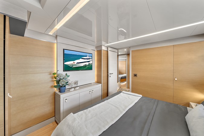 92' Ferretti Custom Yacht _D'Vinci_-24