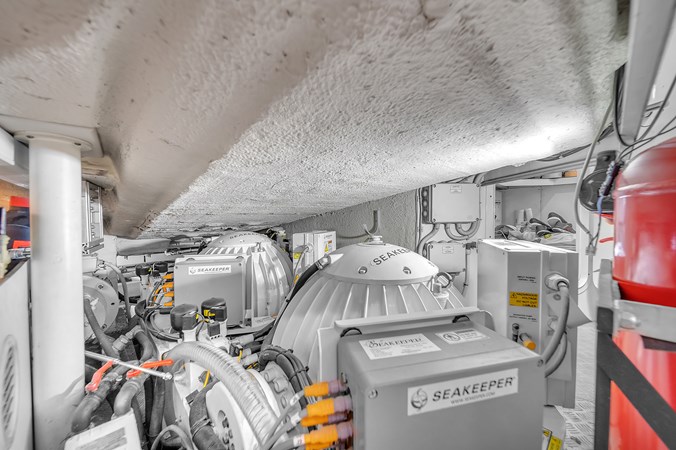 92' Ferretti Custom Yacht _D'Vinci_-76